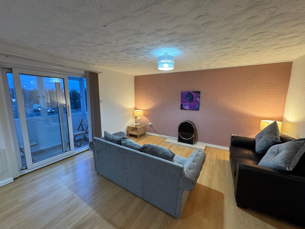 Flat Gilmour Place in Glasgow