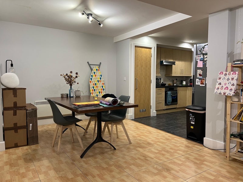 Room Long Lane in Greater London