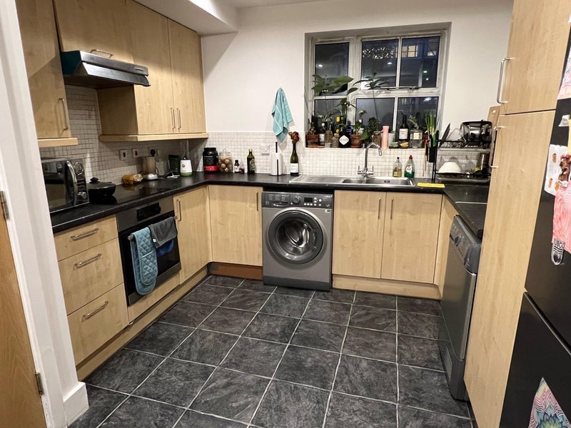 Room Long Lane in Greater London