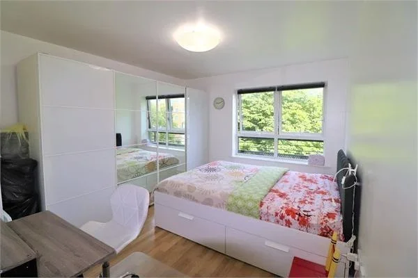Flat Primrose Place in Greater London