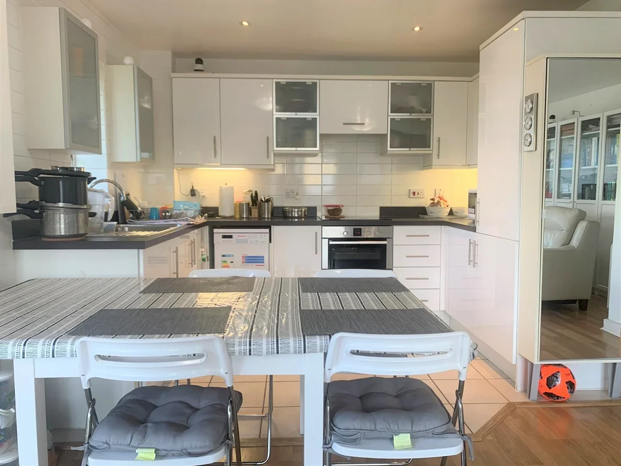 Flat Primrose Place in Greater London