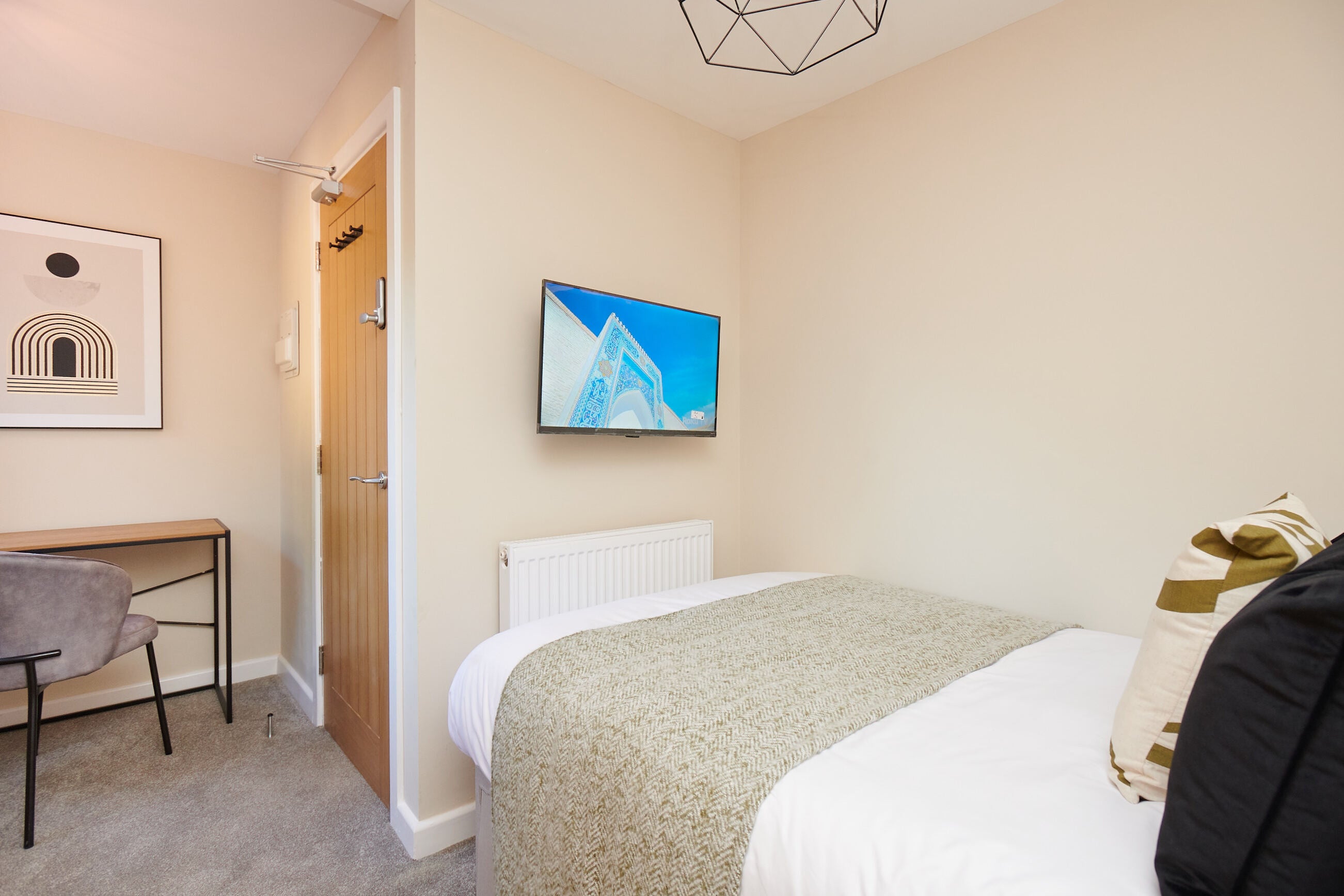 Room Lord Haddon Road in Erewash