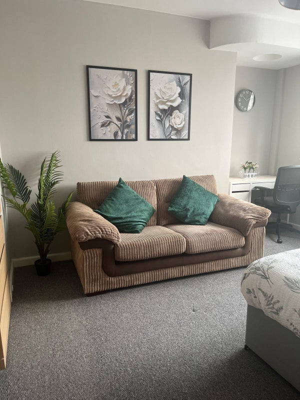 Room Granville Road in Newcastle upon Tyne