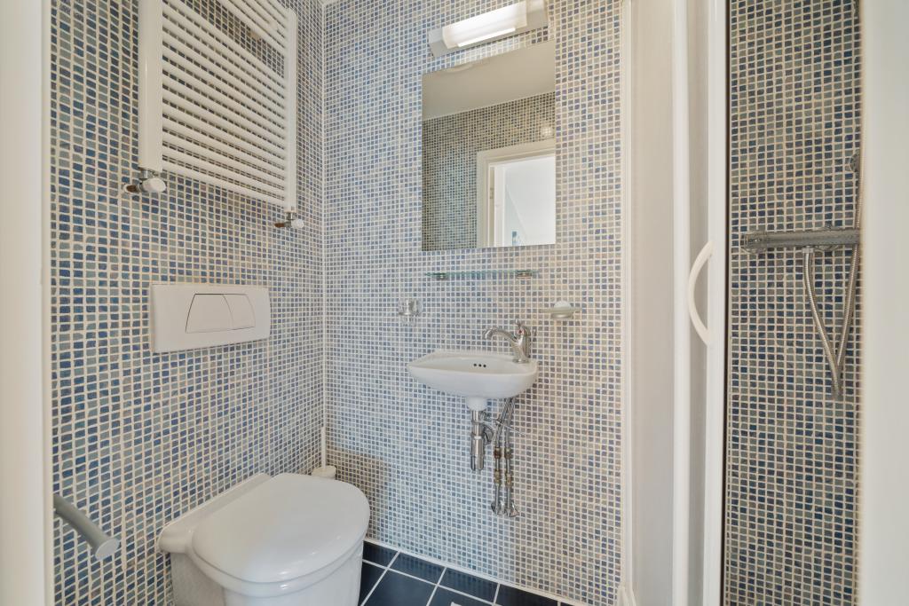 Flat Penywern Road in Greater London