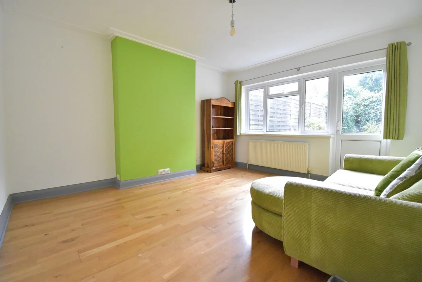 Flat Chambers Lane in Greater London