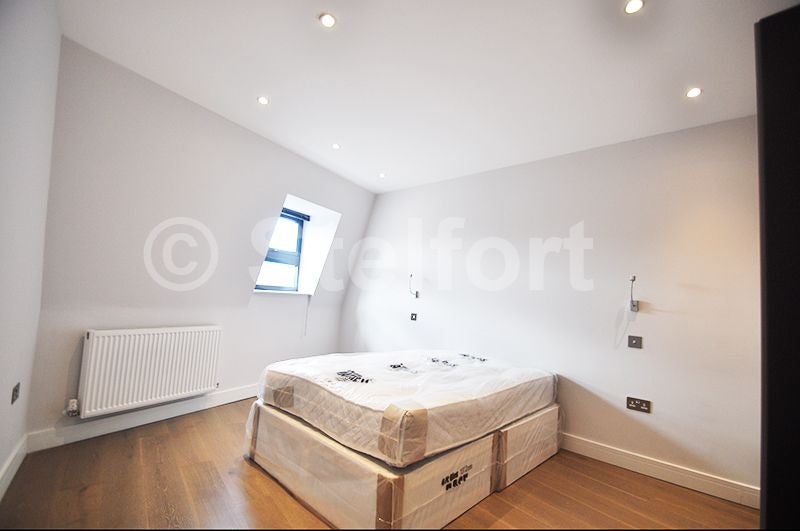 Flat Emma Street in Greater London