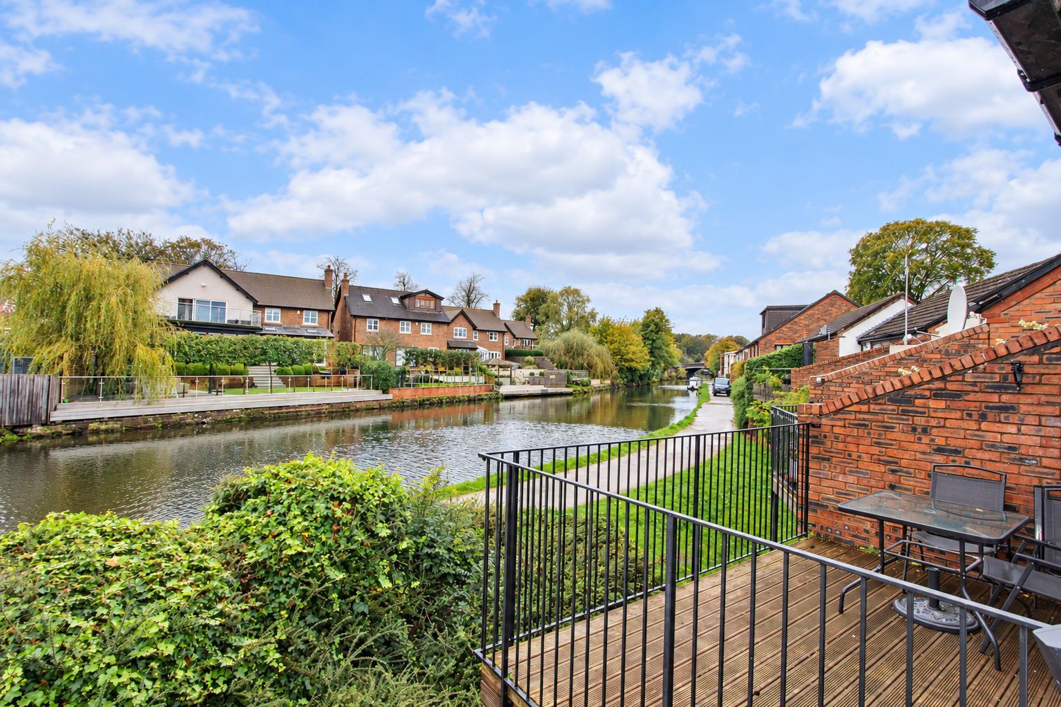 House Lymm Quay in Lymm