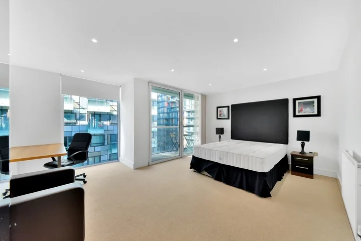 Flat Millharbour in Greater London