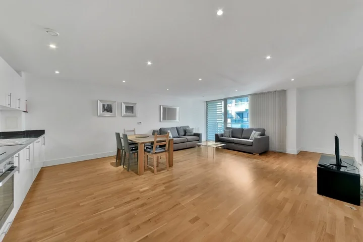 Flat Millharbour in Greater London