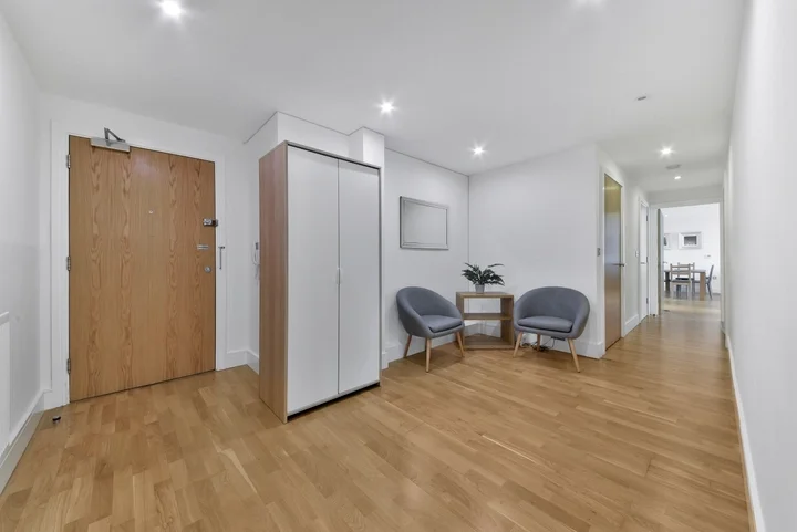 Flat Millharbour in Greater London