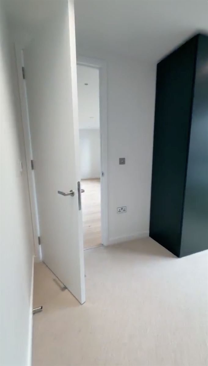 Flat Pilot Walk in Greater London