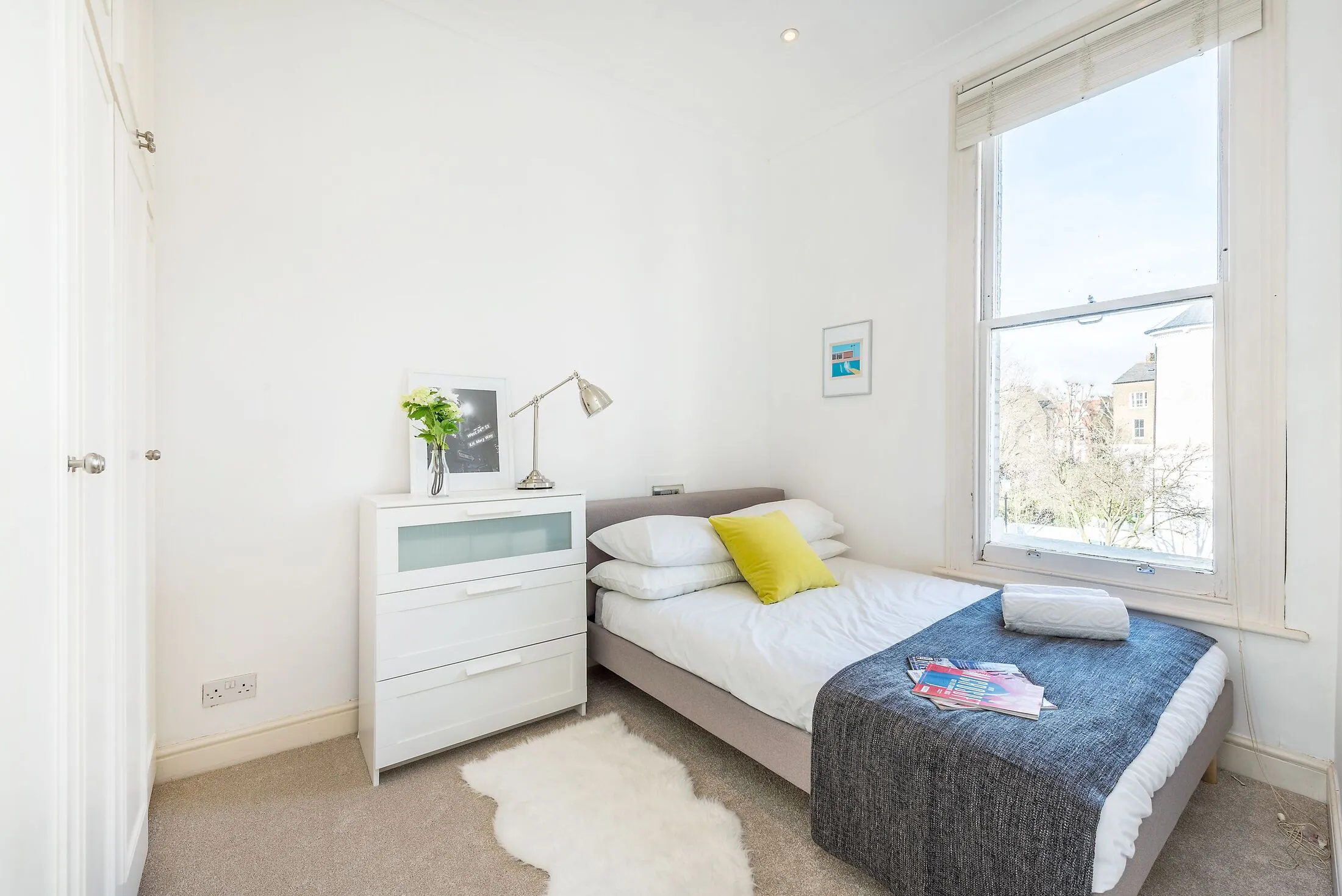 Flat Oxford Gardens in Greater London