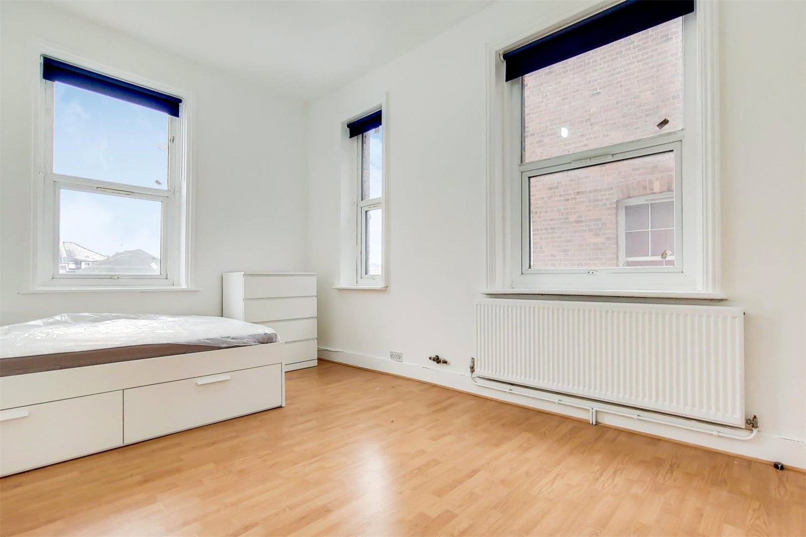 Flat Gleneldon Mews in Greater London