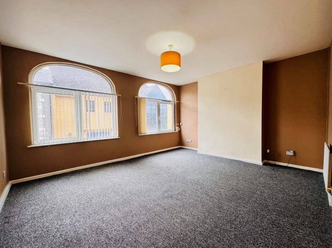 Flat Commercial Road in Newport