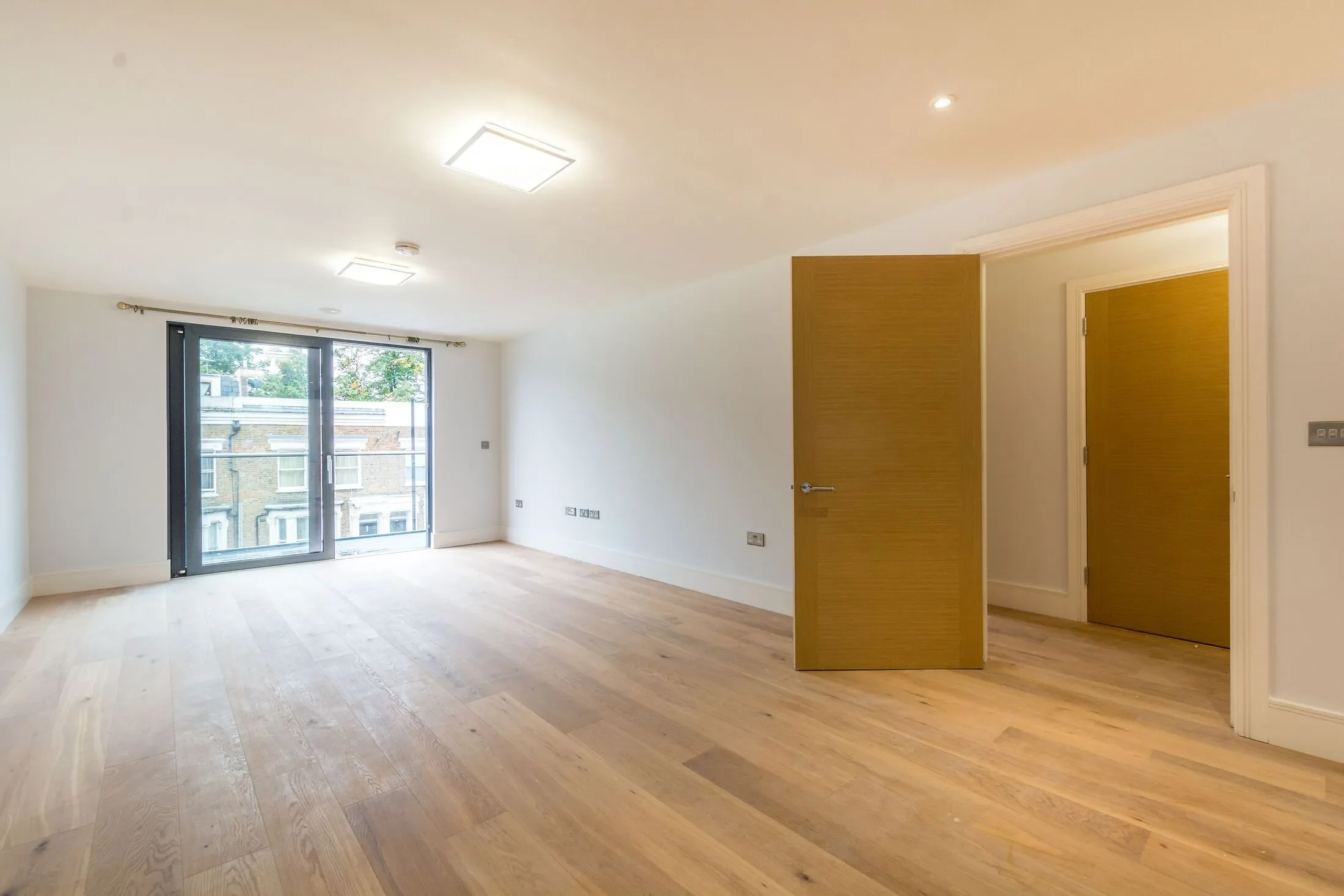 Flat Kilburn Park Road in Greater London