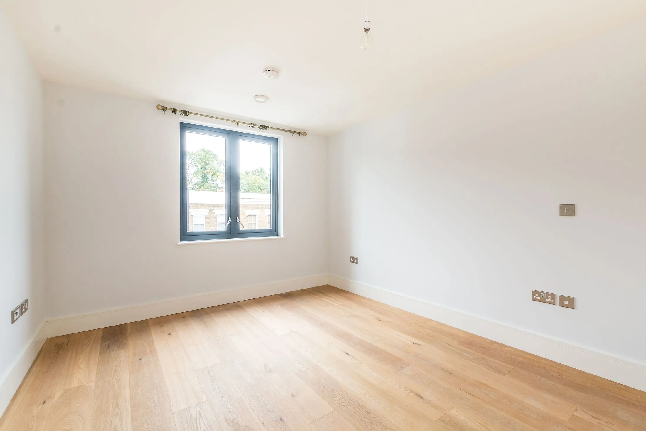 Flat Kilburn Park Road in Greater London