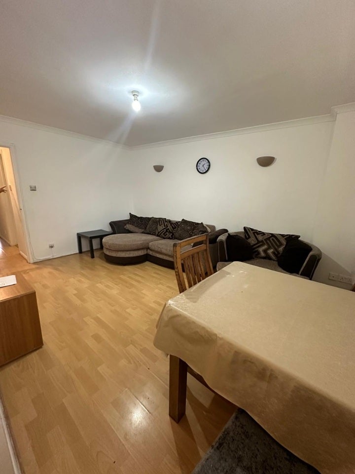Flat Clacton Road in Greater London