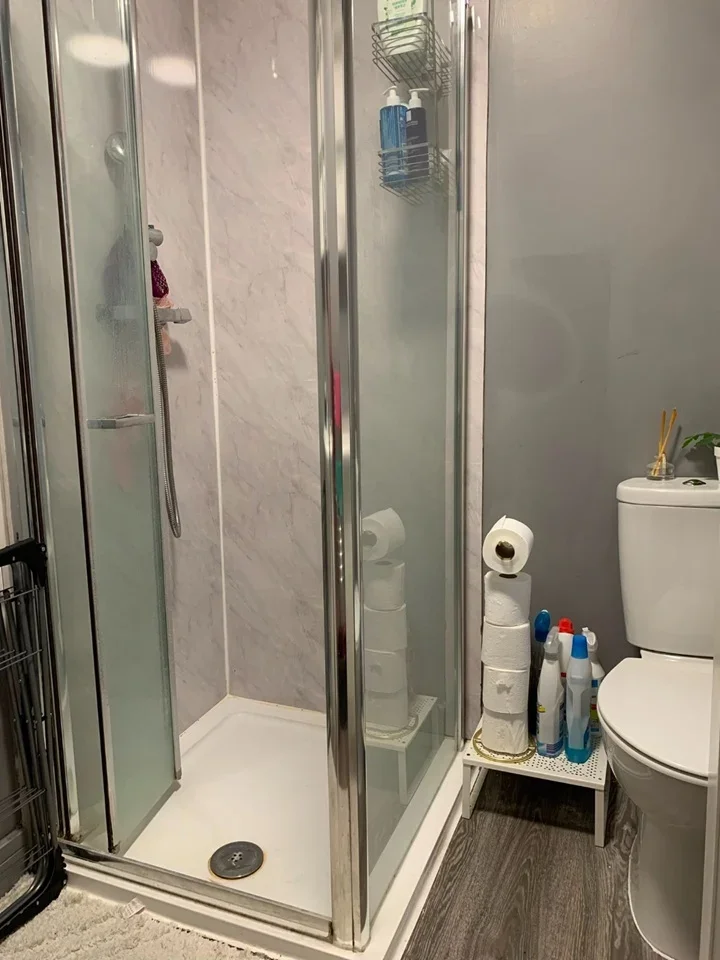 Flat Eastcote Lane in Greater London