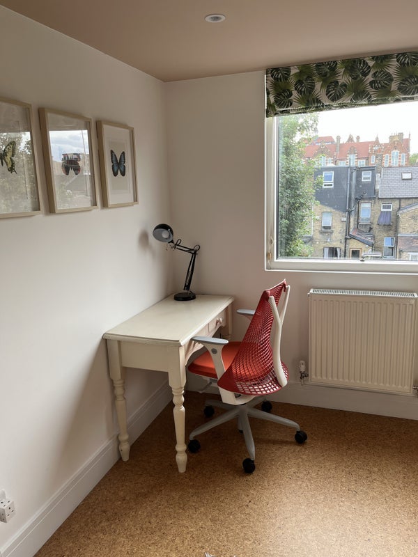 Room Brookdale Road in Greater London