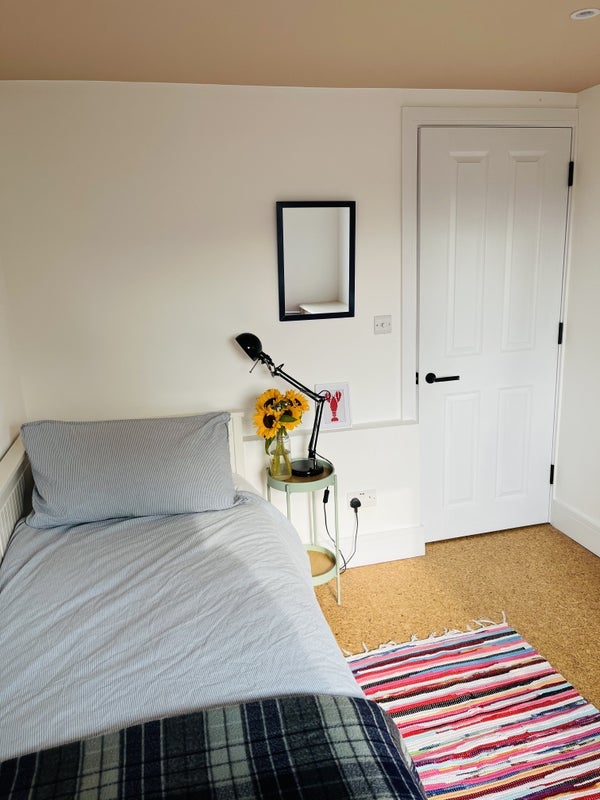 Room Brookdale Road in Greater London
