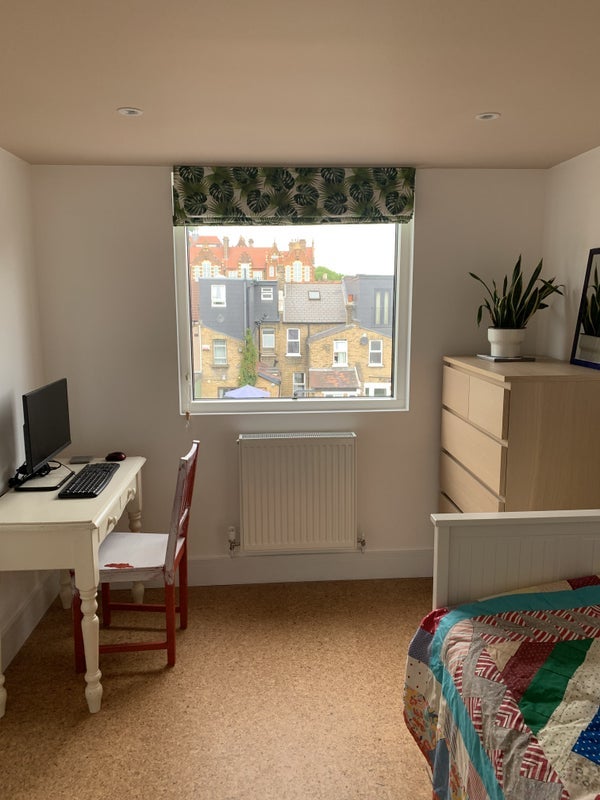 Room Brookdale Road in Greater London