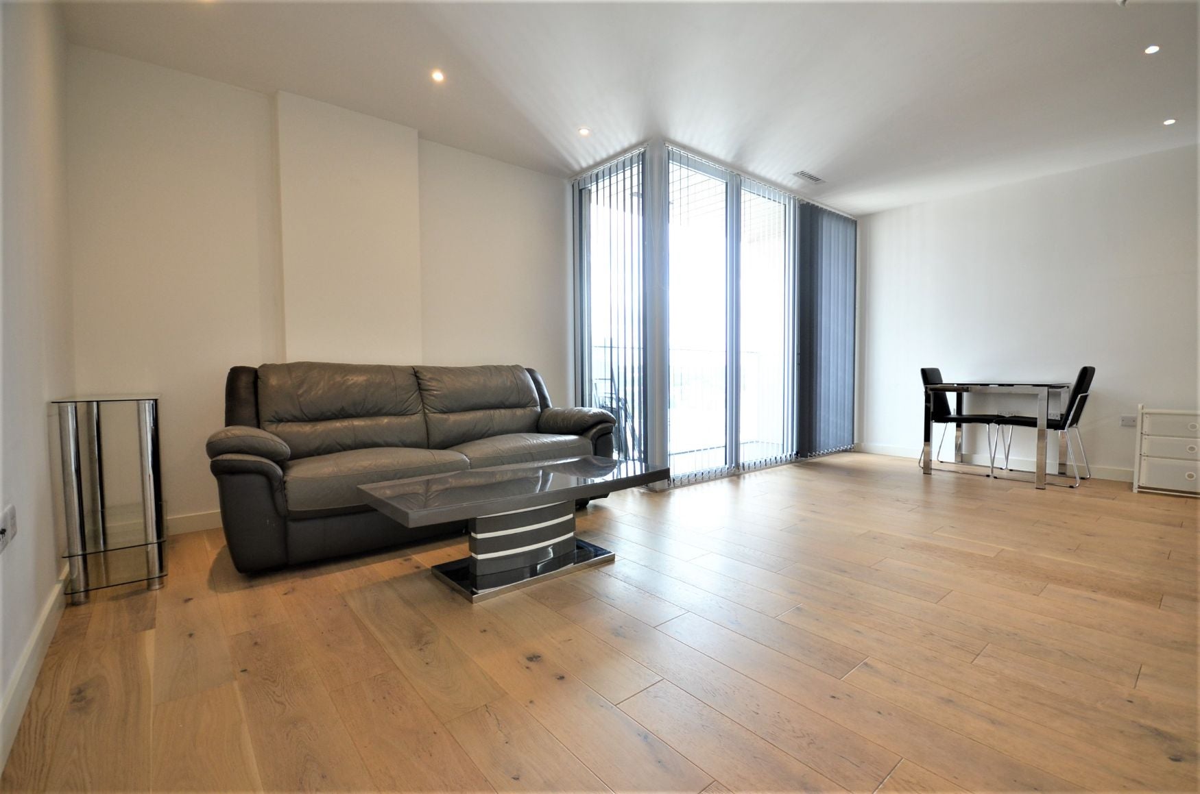 Flat Capitol Way in Greater London