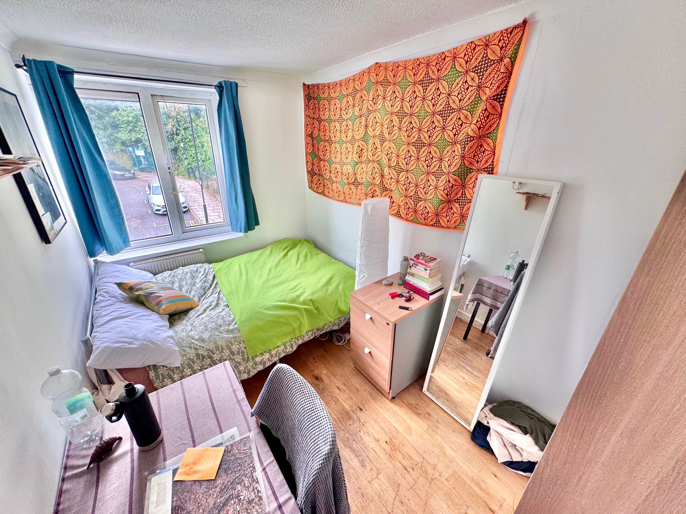 Room Goodinge Close in London
