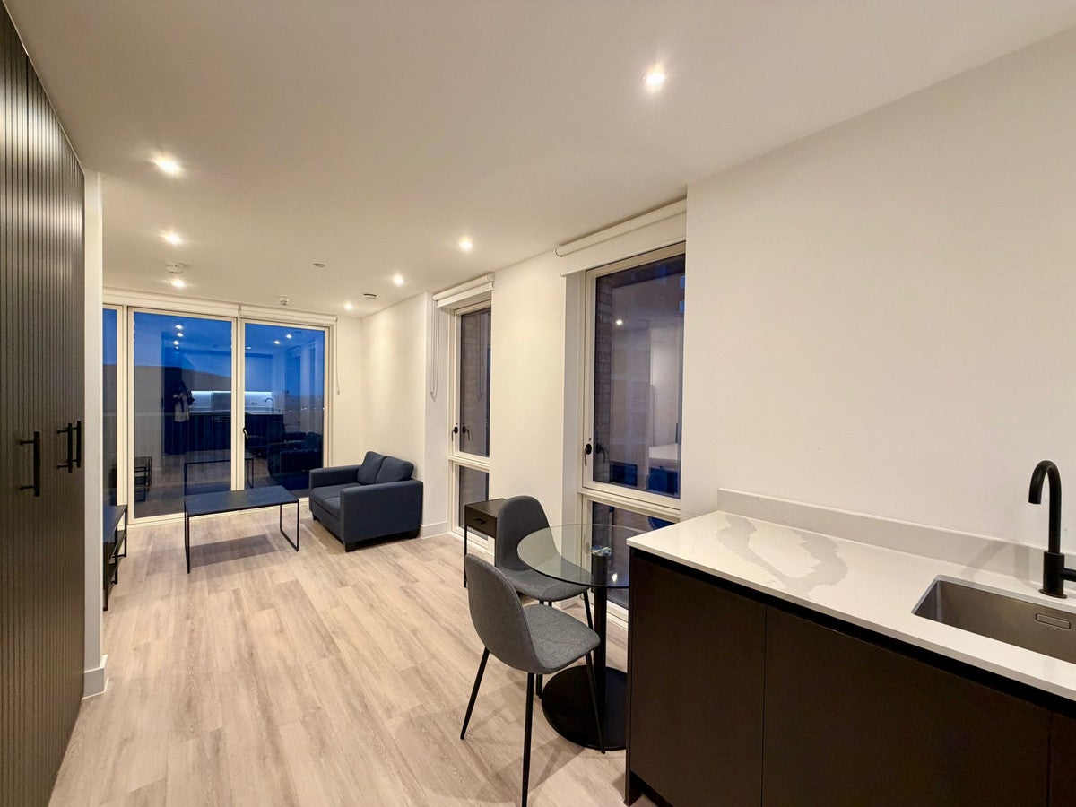 Flat Churchfield Road in Greater London
