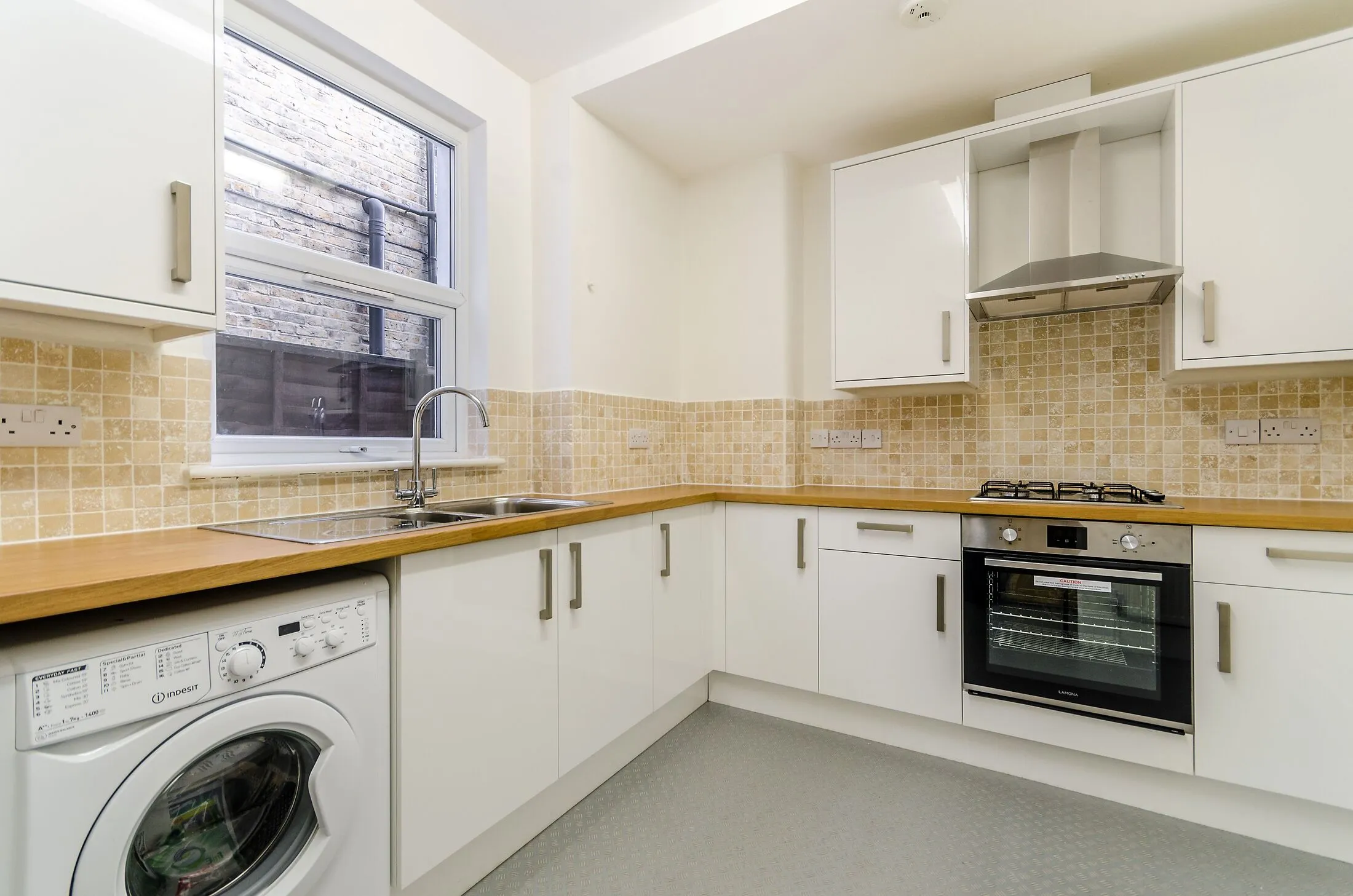 Flat Kinsale Road in Greater London