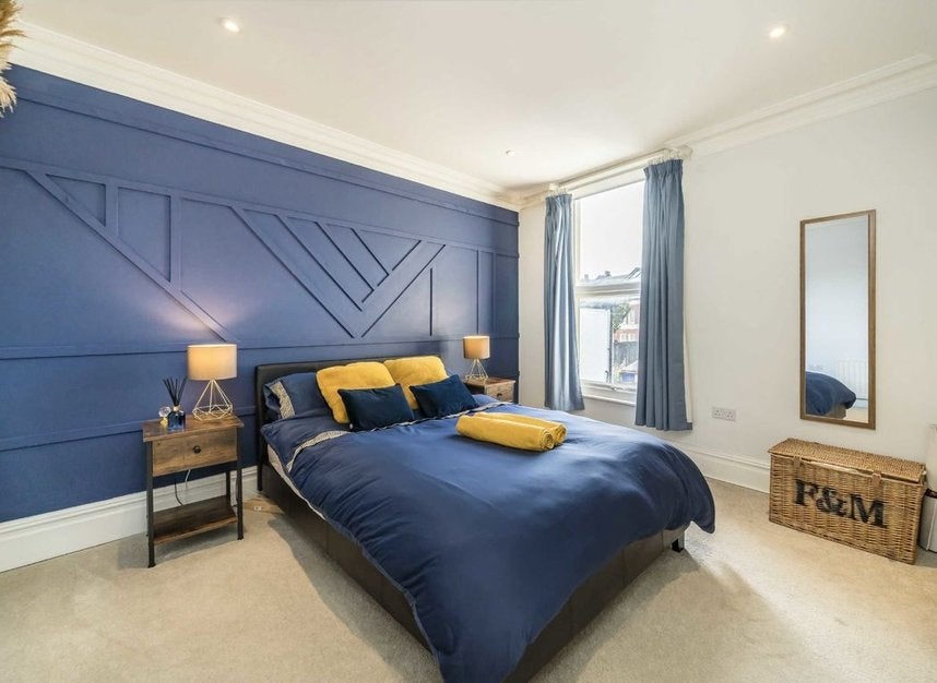 House Garratt Lane in Greater London