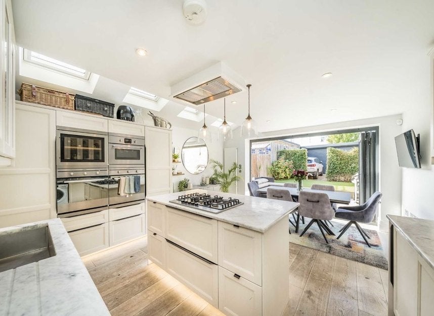 House Garratt Lane in Greater London