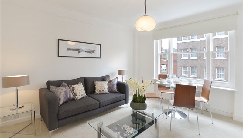 Flat Hill Street in City of Westminster