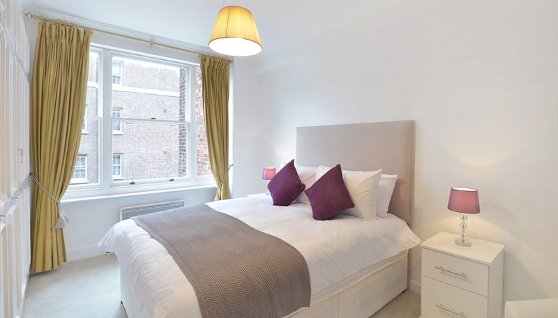 Flat Hill Street in City of Westminster