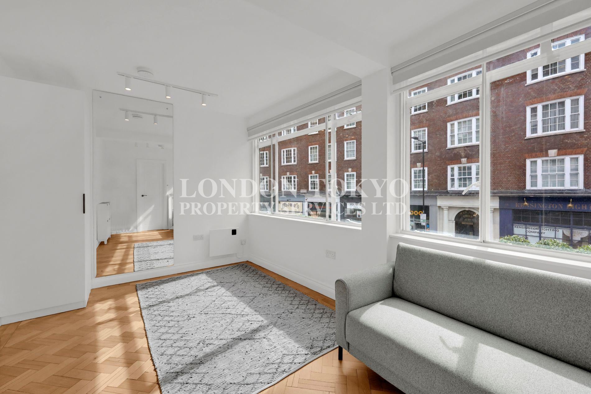 Flat Kensington Church Street in Greater London