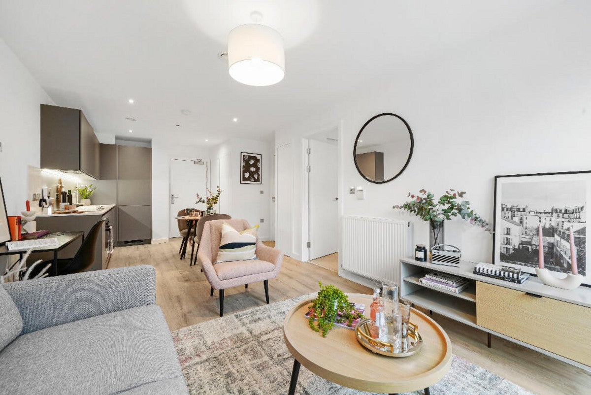 Flat Beresford Avenue in Greater London