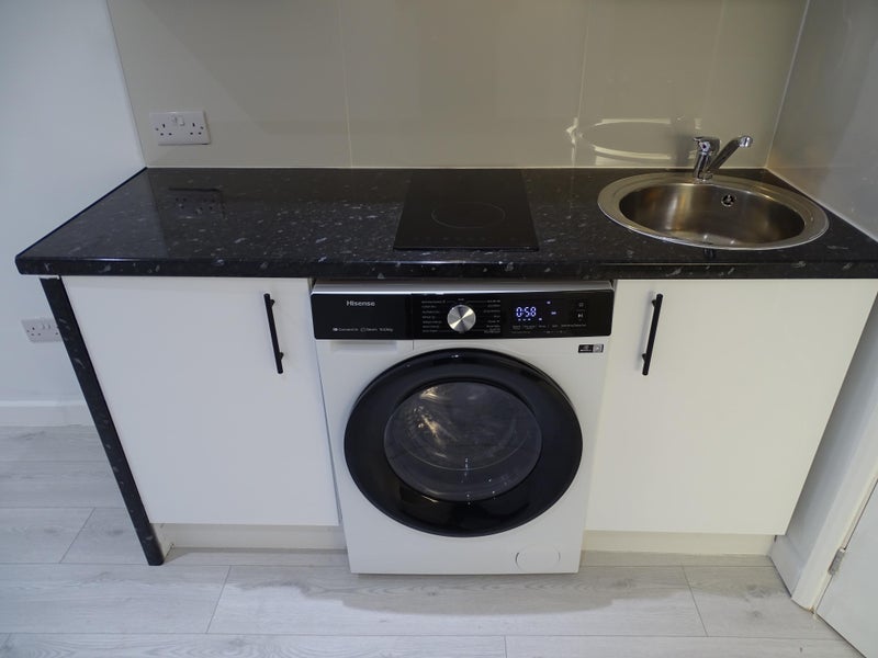 Room Glamorgan Close in Greater London