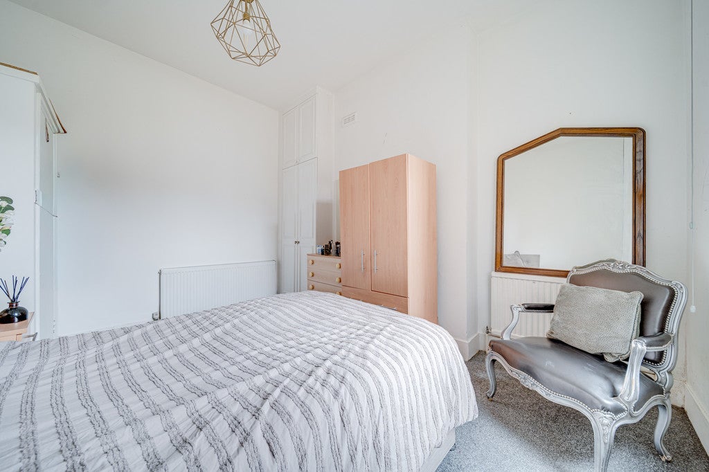 Flat Belsize Grove in Greater London