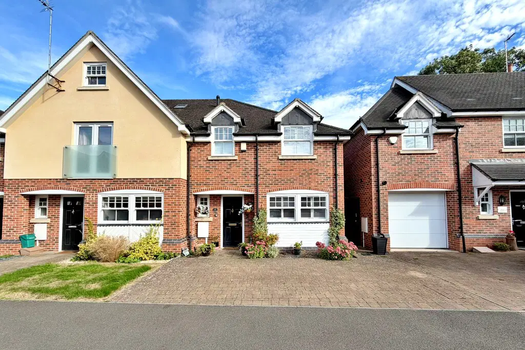 House Willow Gardens in Rugby