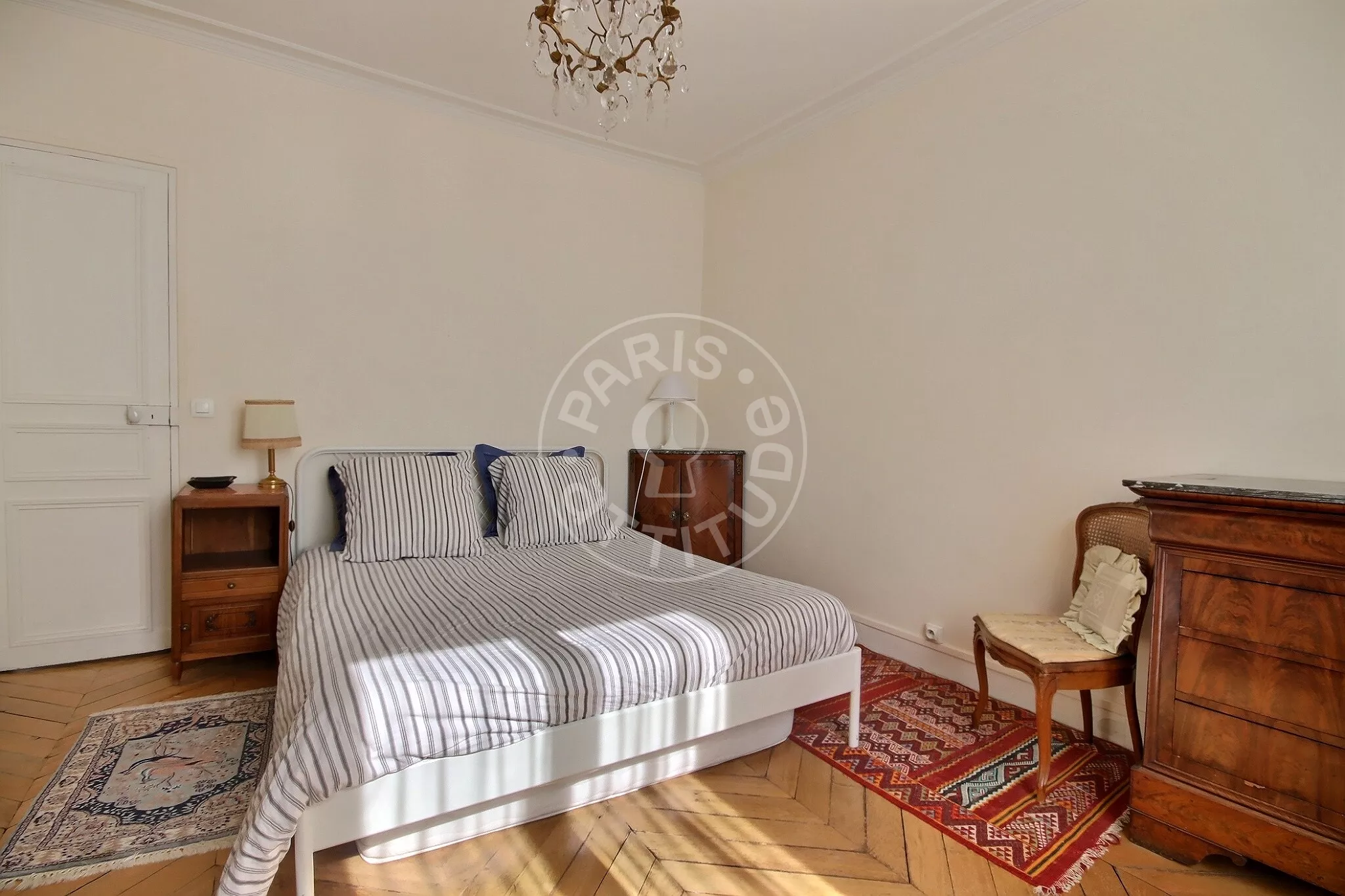 Flat Rue Saint-Placide in Paris