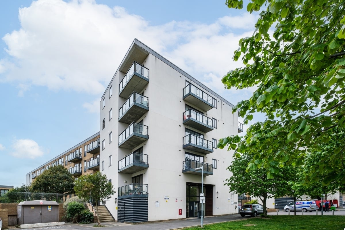 Flat Durnsford Road in Greater London