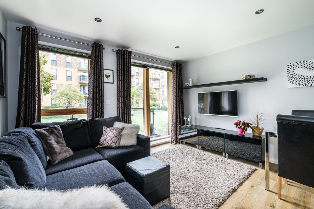 Flat Durnsford Road in Greater London