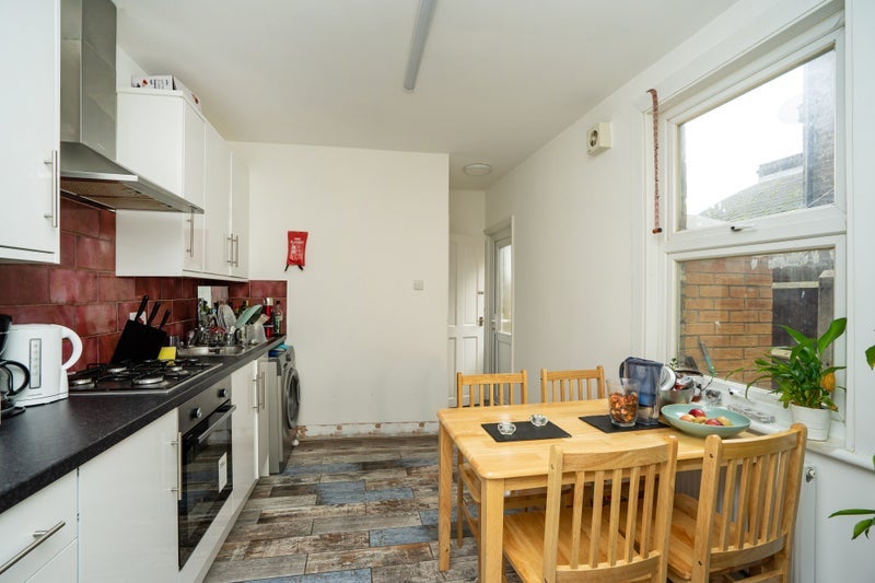 Room King's Road in Greater London