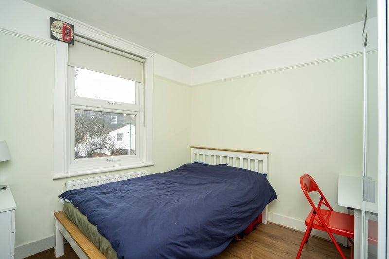 Room King's Road in Greater London