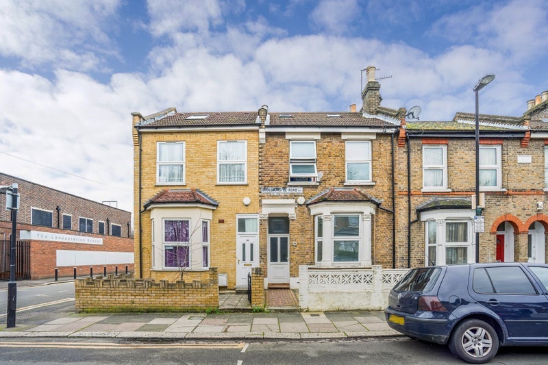 Room King's Road in Greater London