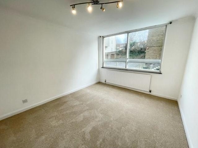 Flat Eaton Road in Portslade by Sea