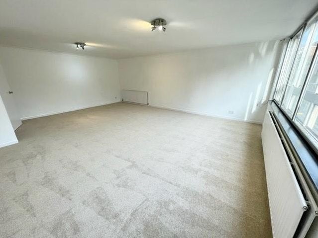 Flat Eaton Road in Portslade by Sea
