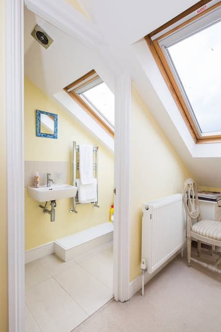 Room Strathville Road in Greater London