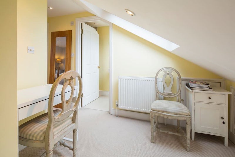 Room Strathville Road in Greater London
