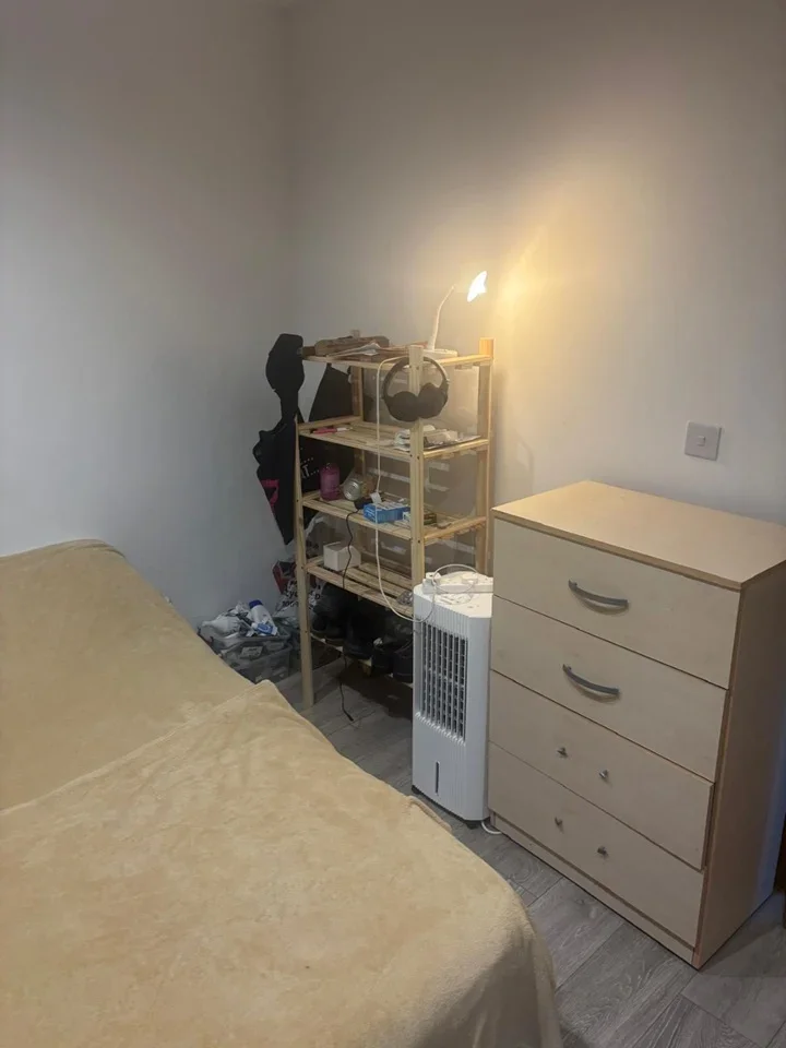 Room Wyvenhoe Road in Greater London