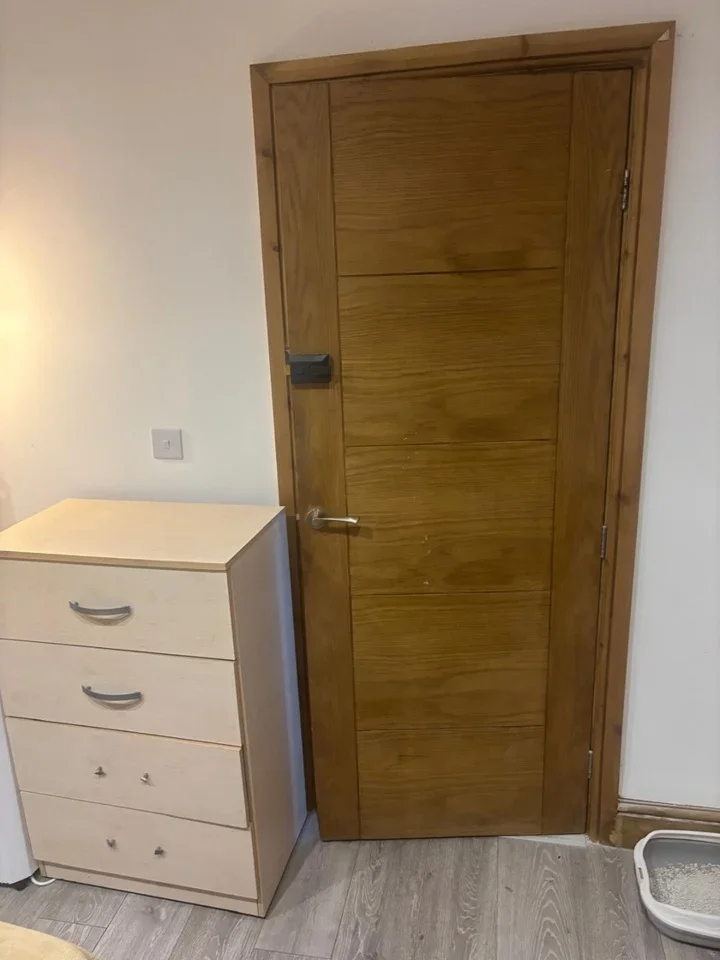 Room Wyvenhoe Road in Greater London